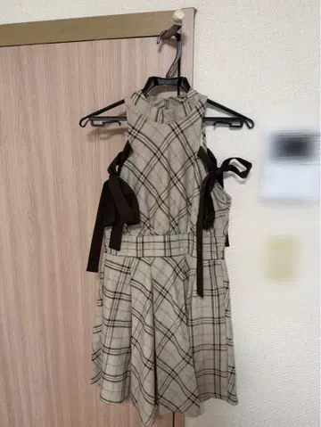 미셸 마카롱 리본 숄더 체크 플레어 원피스