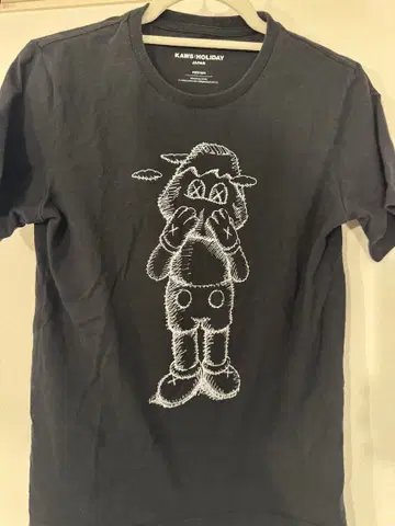 KAWS HOLIDAY JAPAN 티셔츠
