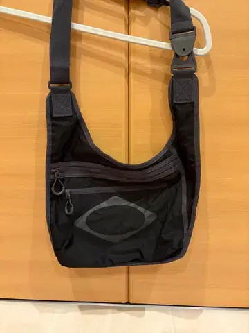 MSCHF 숄더백 블랙