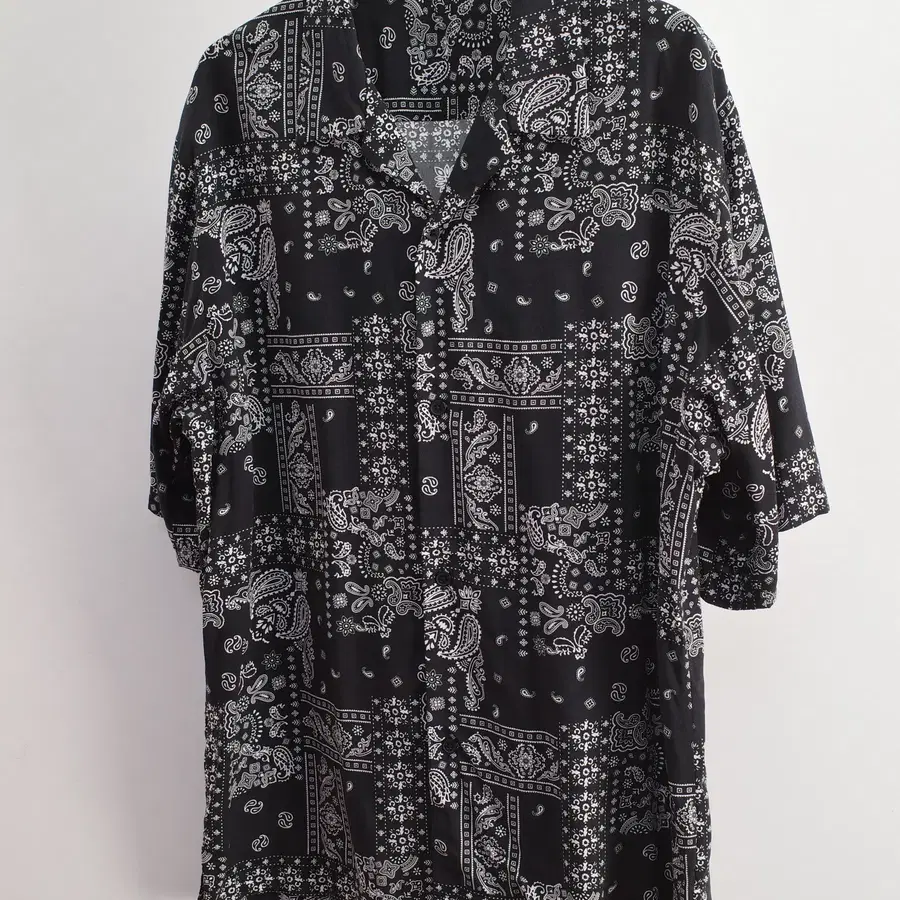 gu / paisley shirt