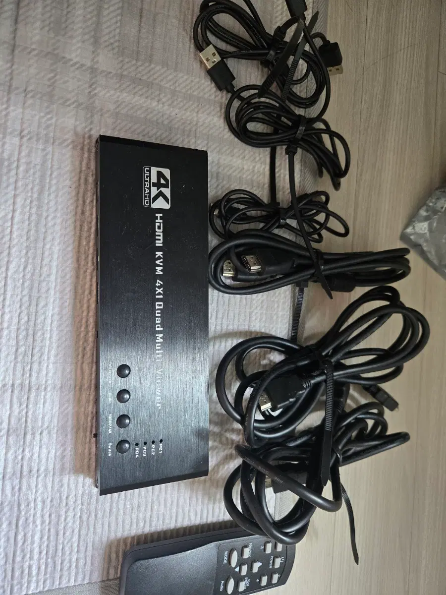 4K HDMI KVM 4X1 Quad Multi-Viewer 리모컨 포함