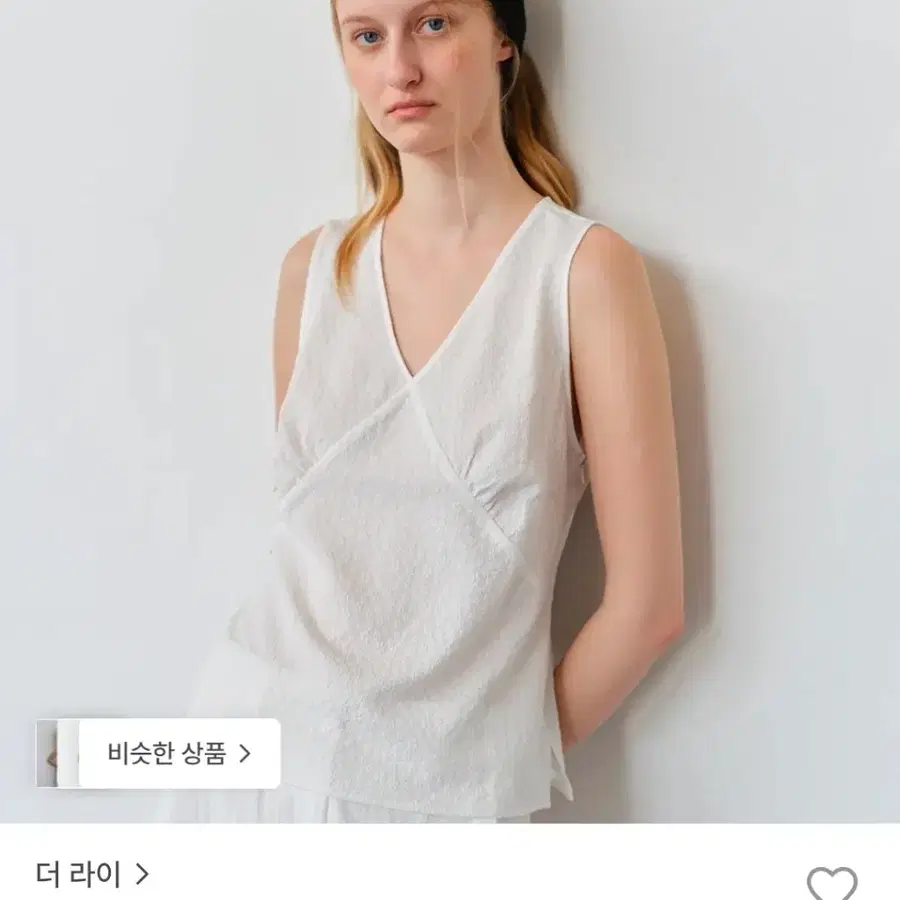 새상품)더 라이 V-neck Sleeveless blouse(White)