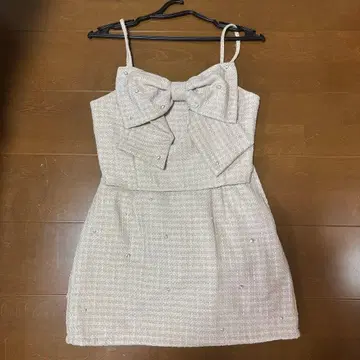 빅 리본 비쥬 뷔스티에, 스커트