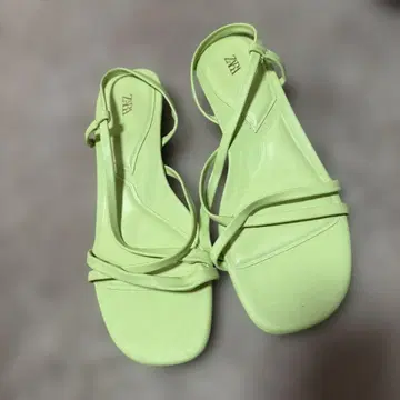 ZARA 스트랩 샌들 라임 그린