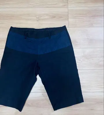 DRIES VAN NOTEN 절개 하프 팬츠 레어
