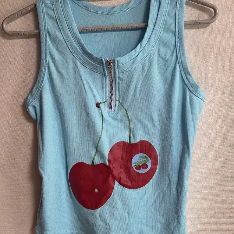 체리 민소매 나시 반집업