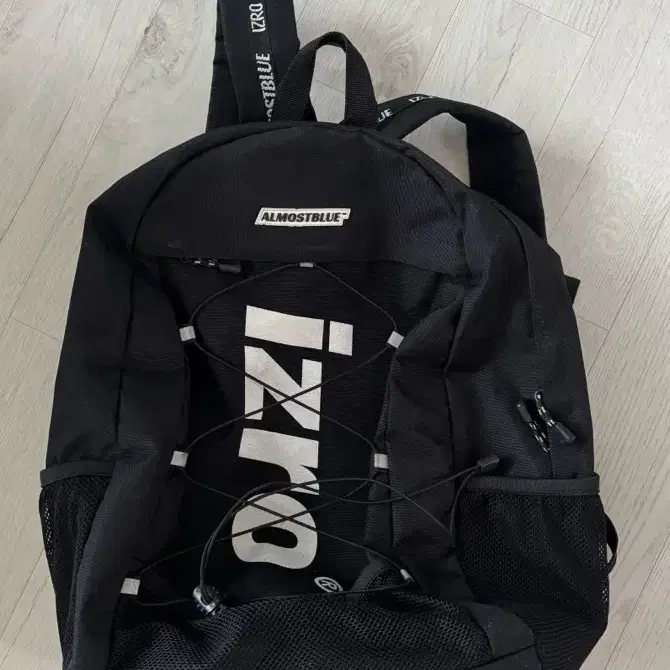 얼모스트블루 izro 백팩 블랙