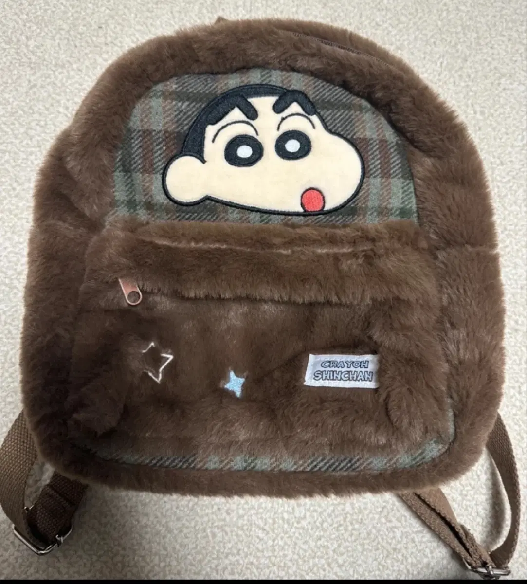 크레용 신짱 퍼 배낭 브라운