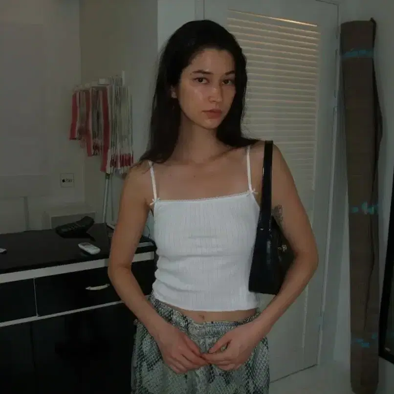 어텐즈(ATTENDS) Archie Punching Tank Top 화이