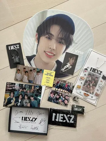 NEXZ (HYUI) 친필 사인 굿즈 묶음 판매
