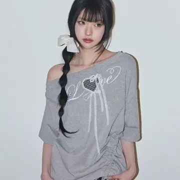 무신사 일리고 러브 원숄더 오버핏 티셔츠 멜란지