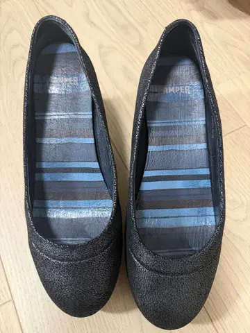 CAMPER 블랙 37 라운드 펌프스
