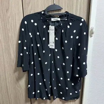 유니클로 블라우스 반팔 레이온 도트 S 정가 6990엔