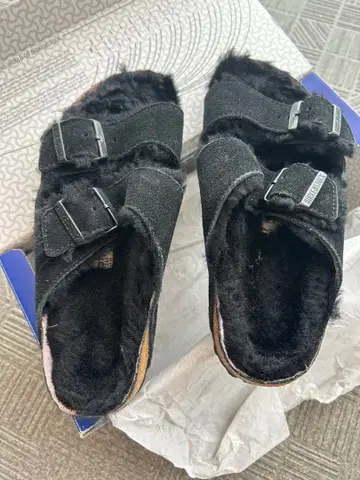 BIRKENSTOCK 애리조나 퍼 블랙