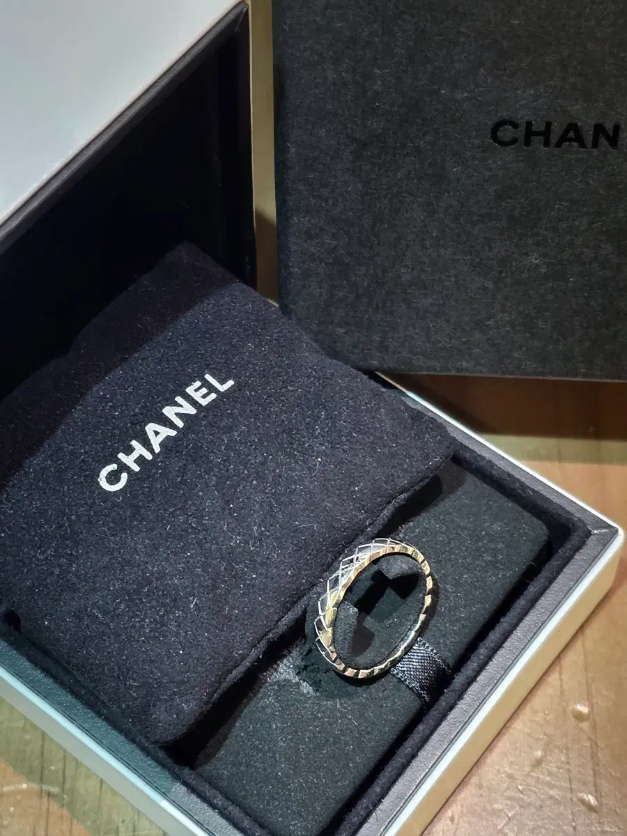 (급처)샤넬 코코 크러쉬 링 미니 18K 화이트골드