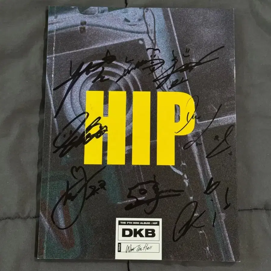 다크비 힙 HIP 싸인 앨범 왓더헬 사인 비매