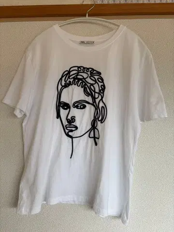 ZARA 반팔 티셔츠 화이트 페이스 프린트