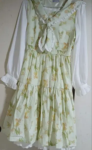 세일러 카라 꽃무늬 긴팔 원피스