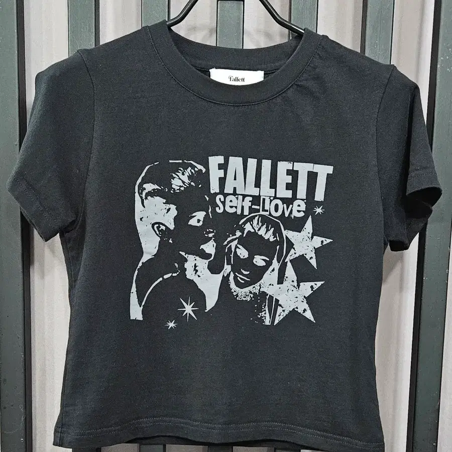 팔렛(FALLETT) 셀프러브 그래픽 크롭 반팔 티셔츠 블랙 S