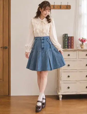 새상품급 axes femme 엑시즈팜 데님 플리츠 스커트