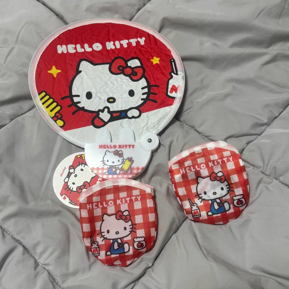 헬로키티 체크 접이식 휴대용 부채