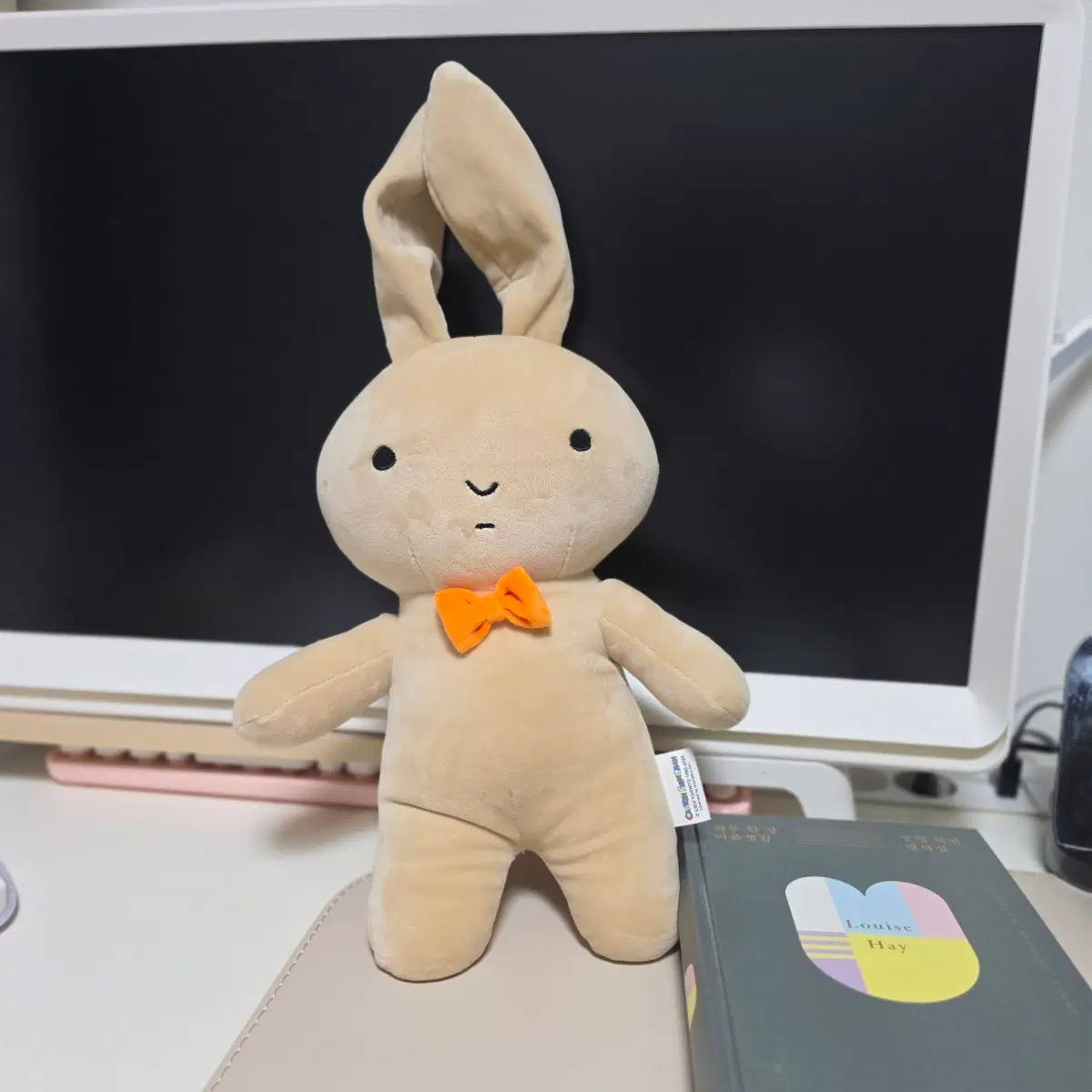 새상품 유리토끼 봉제인형 오렌지 나비넥타이