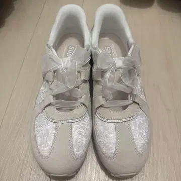 SKECHERS Hands Free Slip-ins 화이트