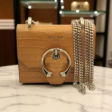 JIMMY CHOO 악어 엠보싱 체인 숄더백