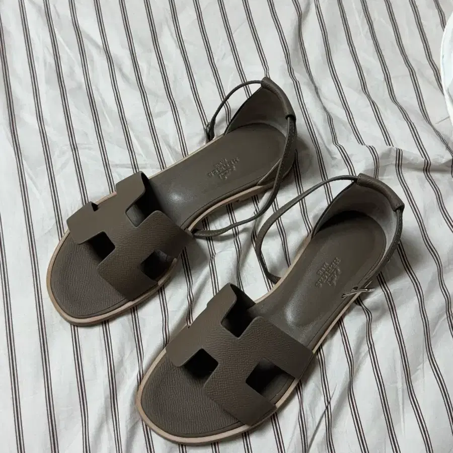 (새상품) 에르메스 산토리니 샌들 에토프 37.5