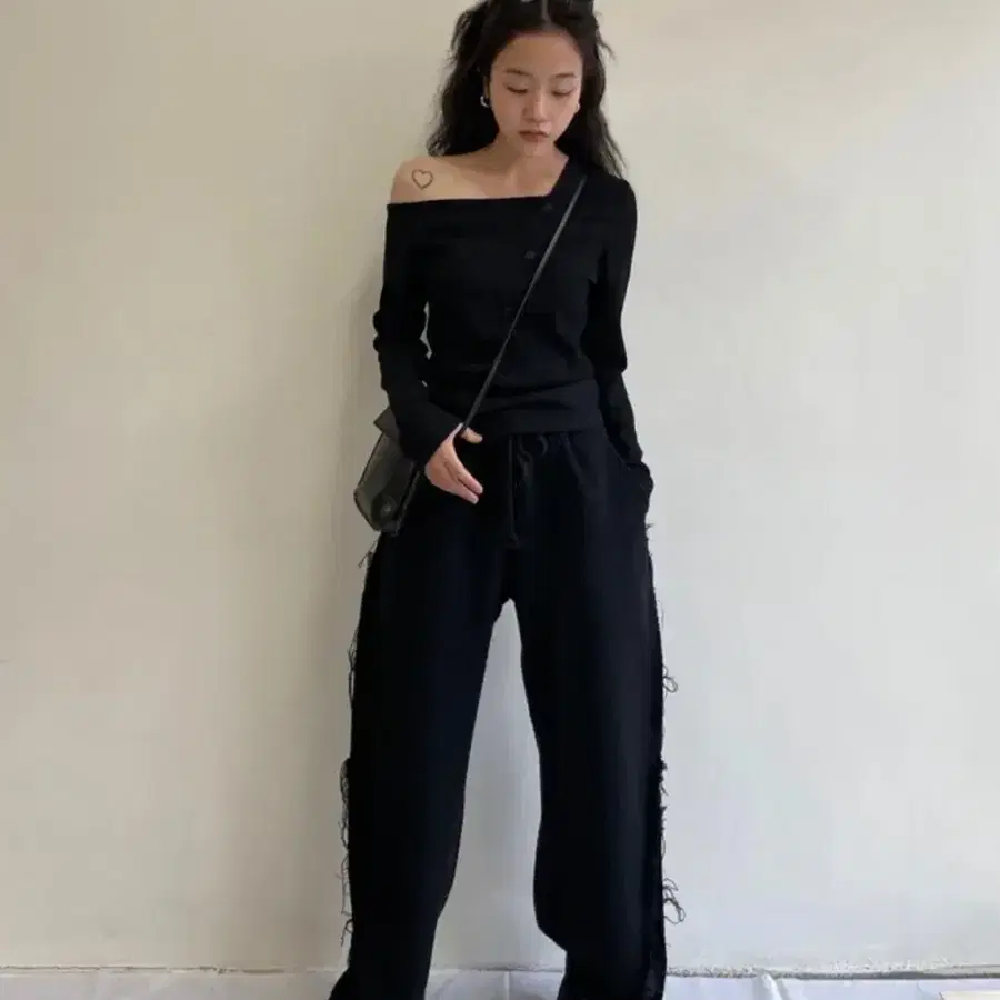 오뮤즈 트위드 트레이닝 팬츠 블랙