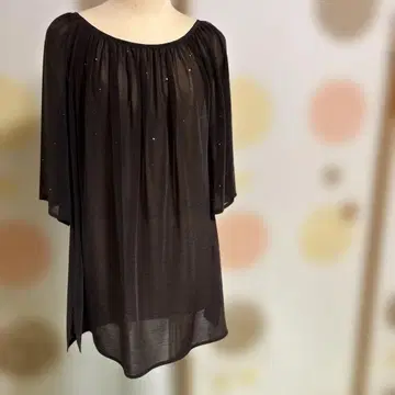 이-47 이타리야 큐빅 장식 7부 소매 티셔츠 블랙