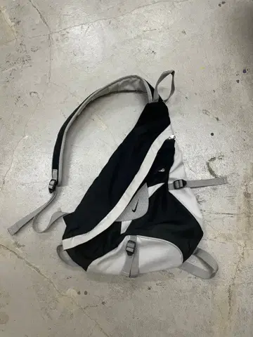 90s NIKE 나이키 원 숄더 백 y2k 슬링 블랙 자수 구제 의류