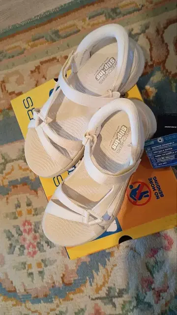 SKECHERS 슬립인즈 샌들