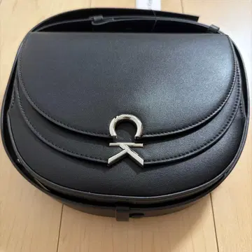 새상품 Calvin Klein 블랙 숄더 바디백