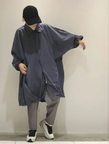 URU 얇은 소재 나일론 코트