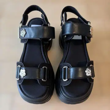 LILY BROWN MARY QUANT 데이지 로고 샌들