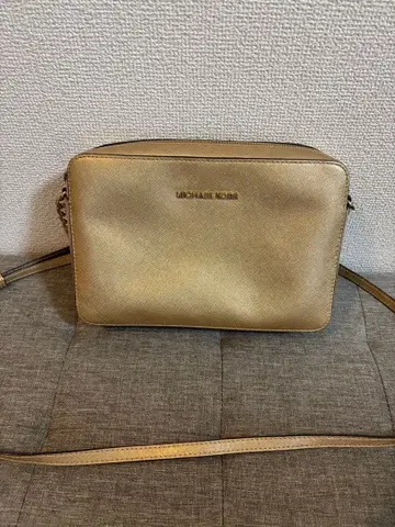 MICHAEL KORS 골드 숄더백 미국에서 구매 정품