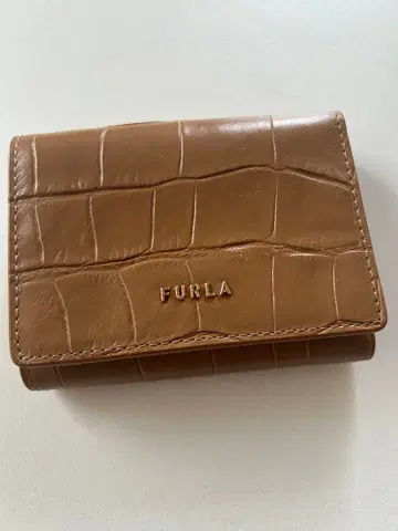새상품급 FURLA 3단 폴더형 지갑 악어 엠보싱 브라운