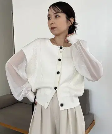 새상품 이번 시즌 신상 완판템 [카프리슈레마쥬] 시어 슬리브 숏 가디건