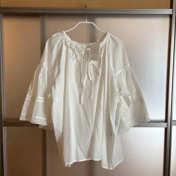 사다리 레이스 플레어 슬리브 전후 착용 블라우스 Samansa Mos2