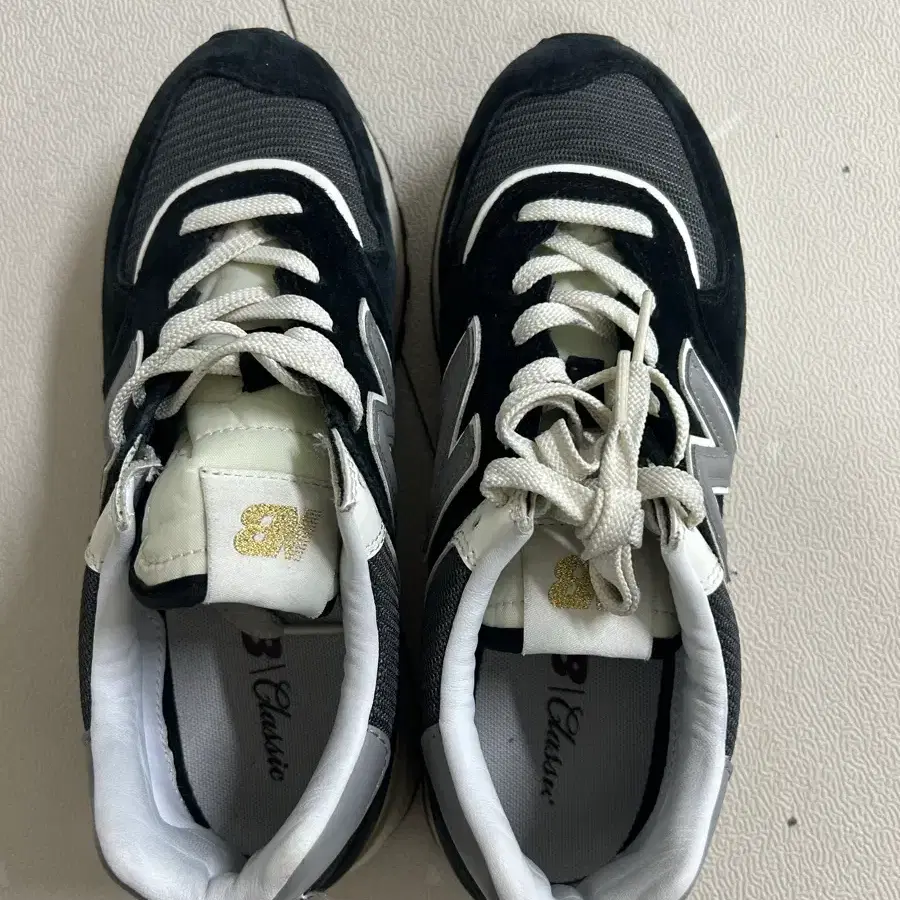 뉴발란스 레거시 245