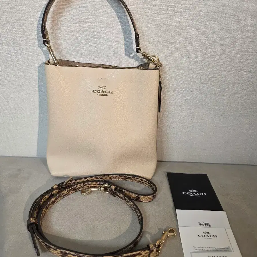 (미사용)코치 Coach 숄더백 아이보리