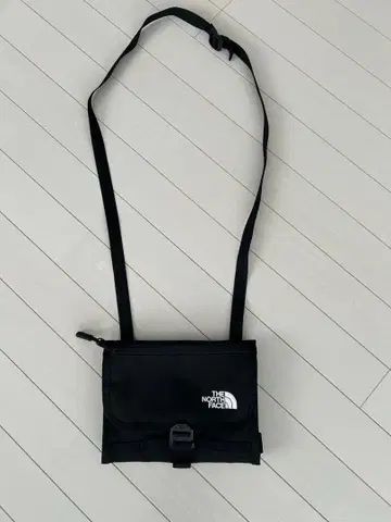 새상품급 THE NORTH FACE 숄더 파우치 블랙