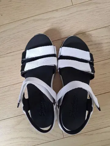 SKECHERS 샌들 화이트 블랙