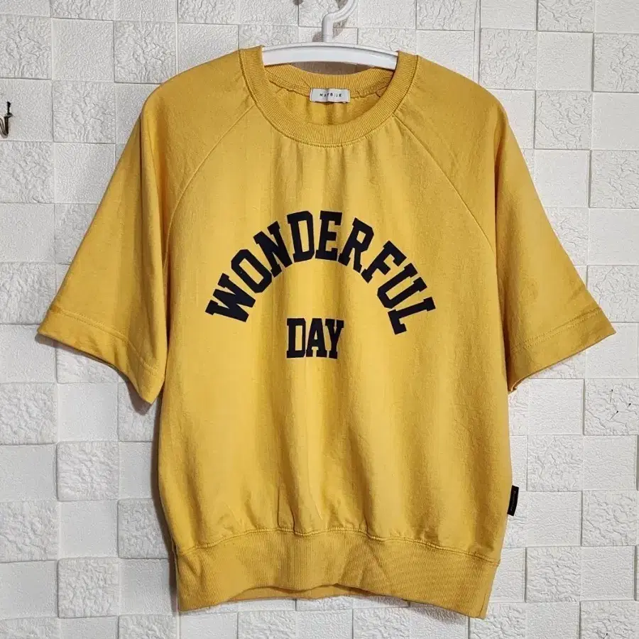 MAY BLUE 옐로우 "WONDERFUL DAY" 여성 맨투맨