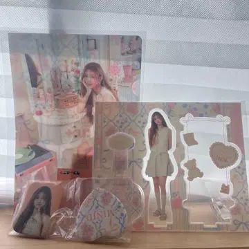 ILLIT 민주 아크릴 스탠드 세트