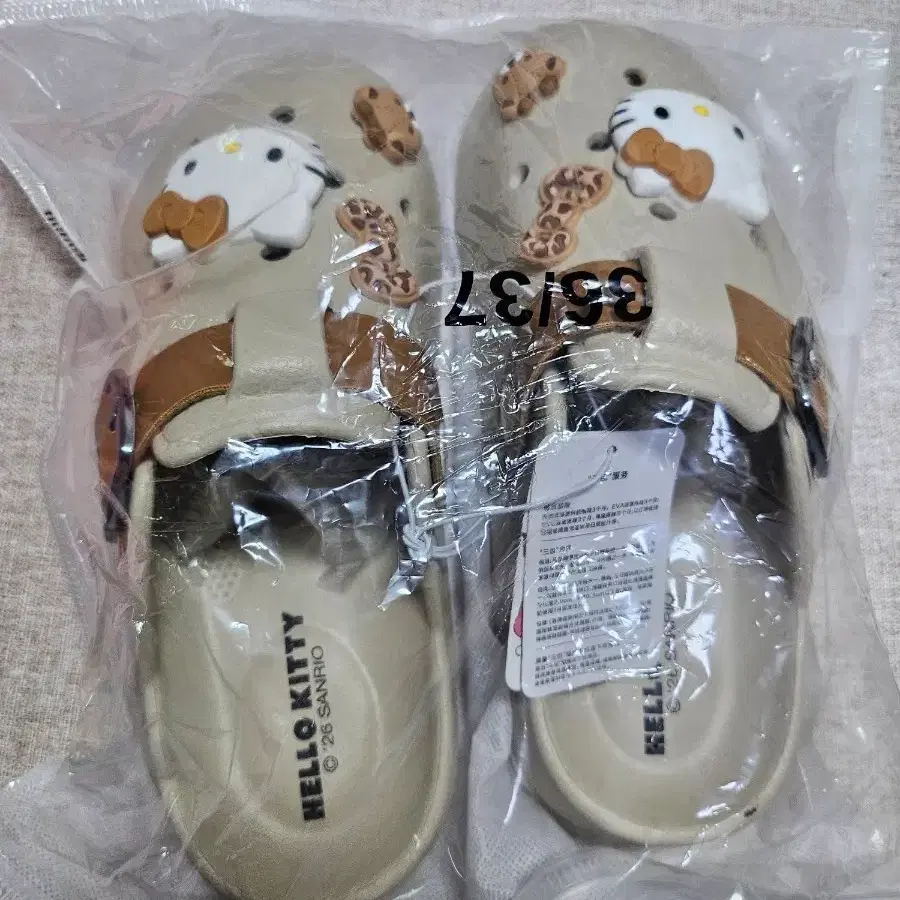 헬로키티 샌들 베이지색