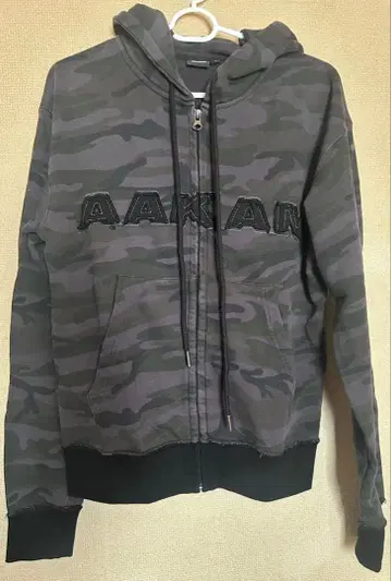 AAKAM 카모플라쥬 패턴 집업 후드티