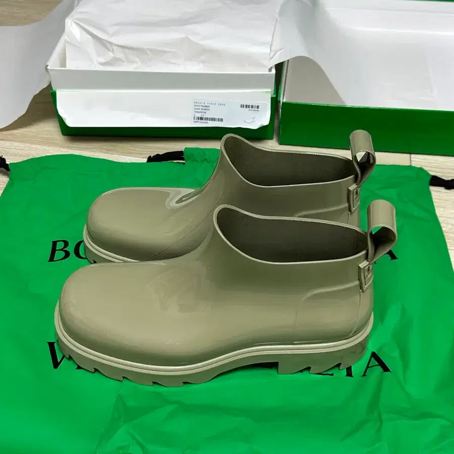 보테가 베네타 러버 부츠 Travertine 새상품