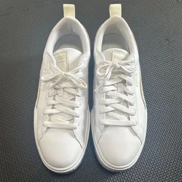 [새상품급] PUMA 통굽 스니커즈 화이트&베이지 25.5cm